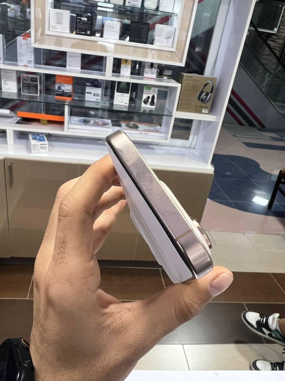 اپل iPhone 16 Pro با حافظهٔ ۲۵۶ گیگابایت|موبایل|کرمانشاه, |دیوار
