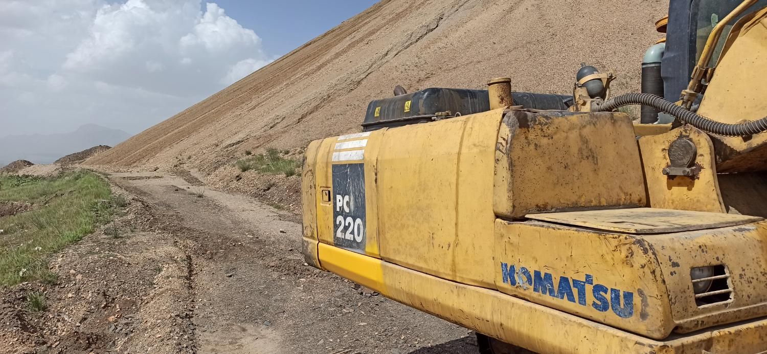 بیل مکانیکی کوماتسو 220خط 7 مدل 2006|خودرو سنگین|شازند, |دیوار
