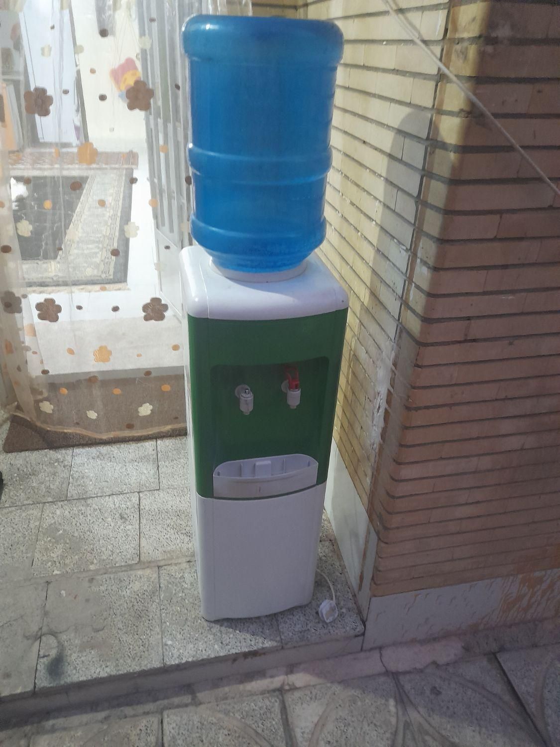 آب سردکن  یخچال دار .بسیار زیبا|آب‌سردکن و تصفیه آب|شاهین‌شهر, خانه کارگر|دیوار