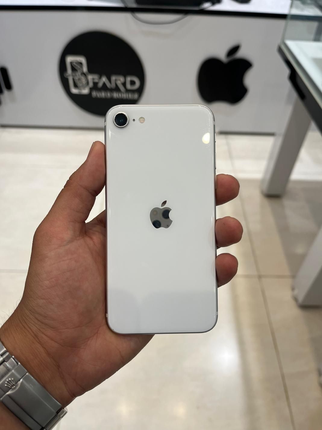 اپل iPhone SE (2020) با حافظهٔ ۱۲۸ گیگابایت|موبایل|یزد, |دیوار