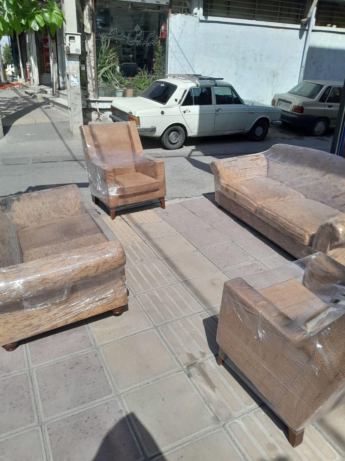 مبلمان نو کفی نمایشگاهی تک دست|مبلمان خانگی و میز عسلی|تهران, شهرک دانشگاه تهران|دیوار
