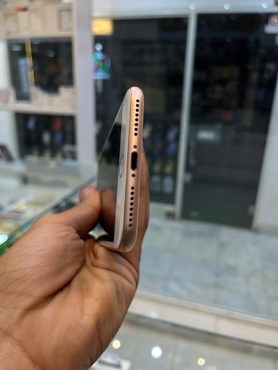اپل iPhone 8 Plus با حافظهٔ ۶۴ گیگابایت|موبایل|اصفهان, جلفا|دیوار