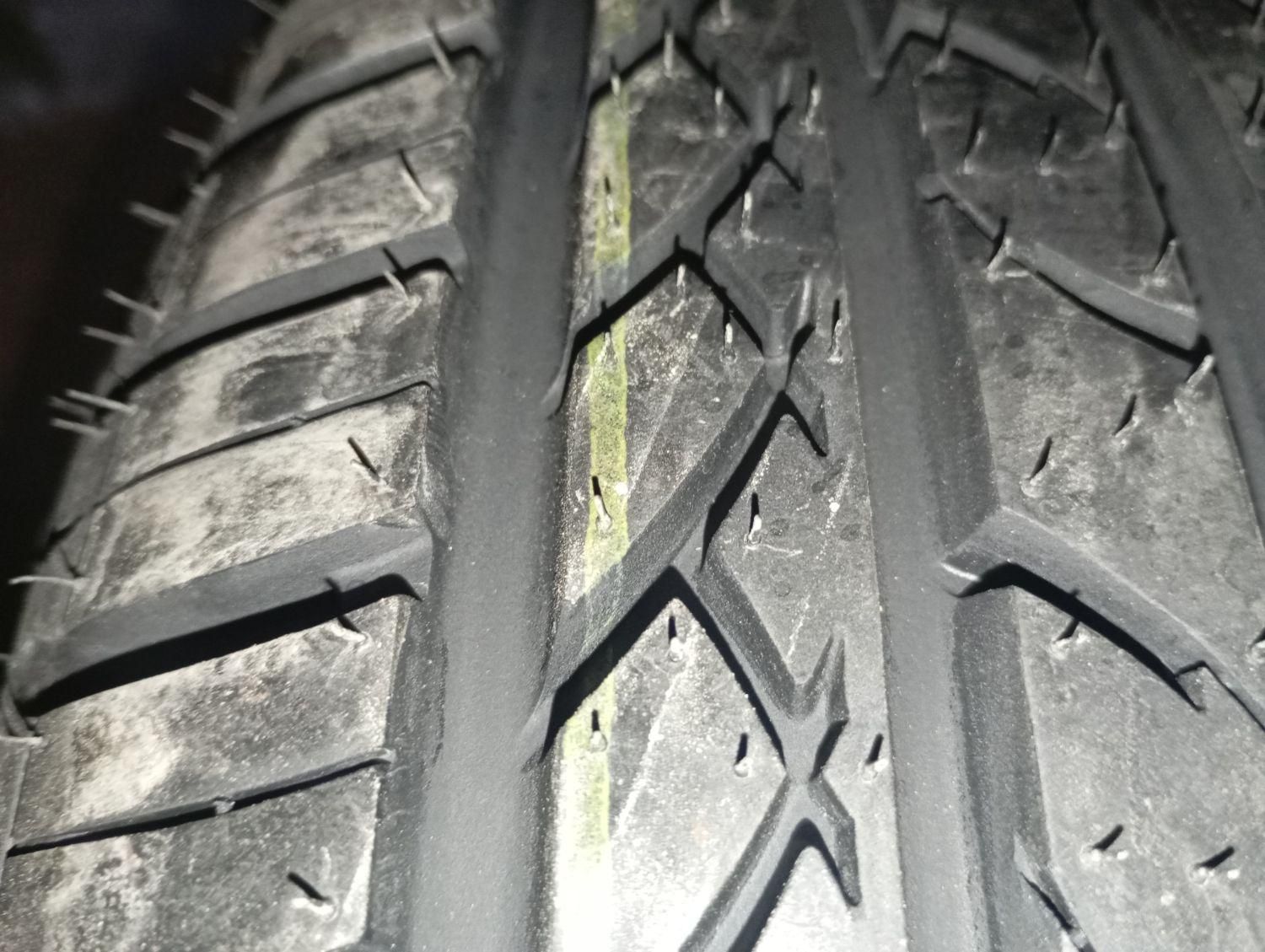 یک حلقه لاستیک بارز  با  رینگ  185/65   R15پژو|قطعات یدکی و لوازم جانبی|تهران, ابوذر (منطقه ۱۵)|دیوار