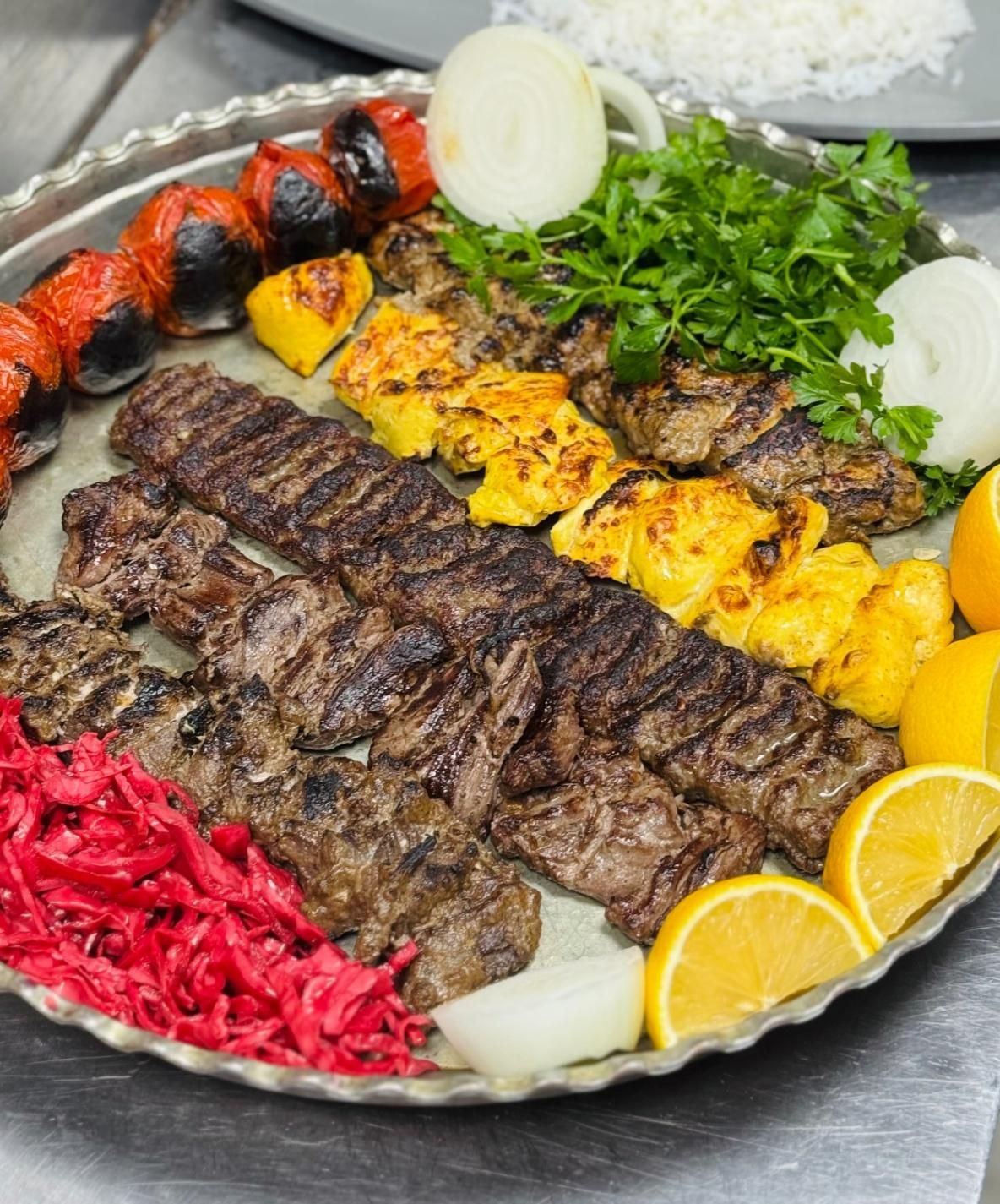 نیروی کباب پز / پاره وقت با بیمه|استخدام خدمات فروشگاه و رستوران|لاهیجان, شیشه گران|دیوار