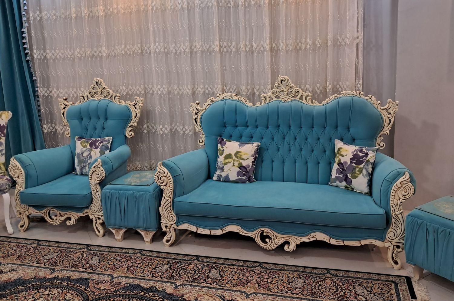 مبل کلاسیک۸نفره با دومیزبان فوق العاده تمیز و درحد|مبلمان خانگی و میز عسلی|مشهد, امیریه|دیوار