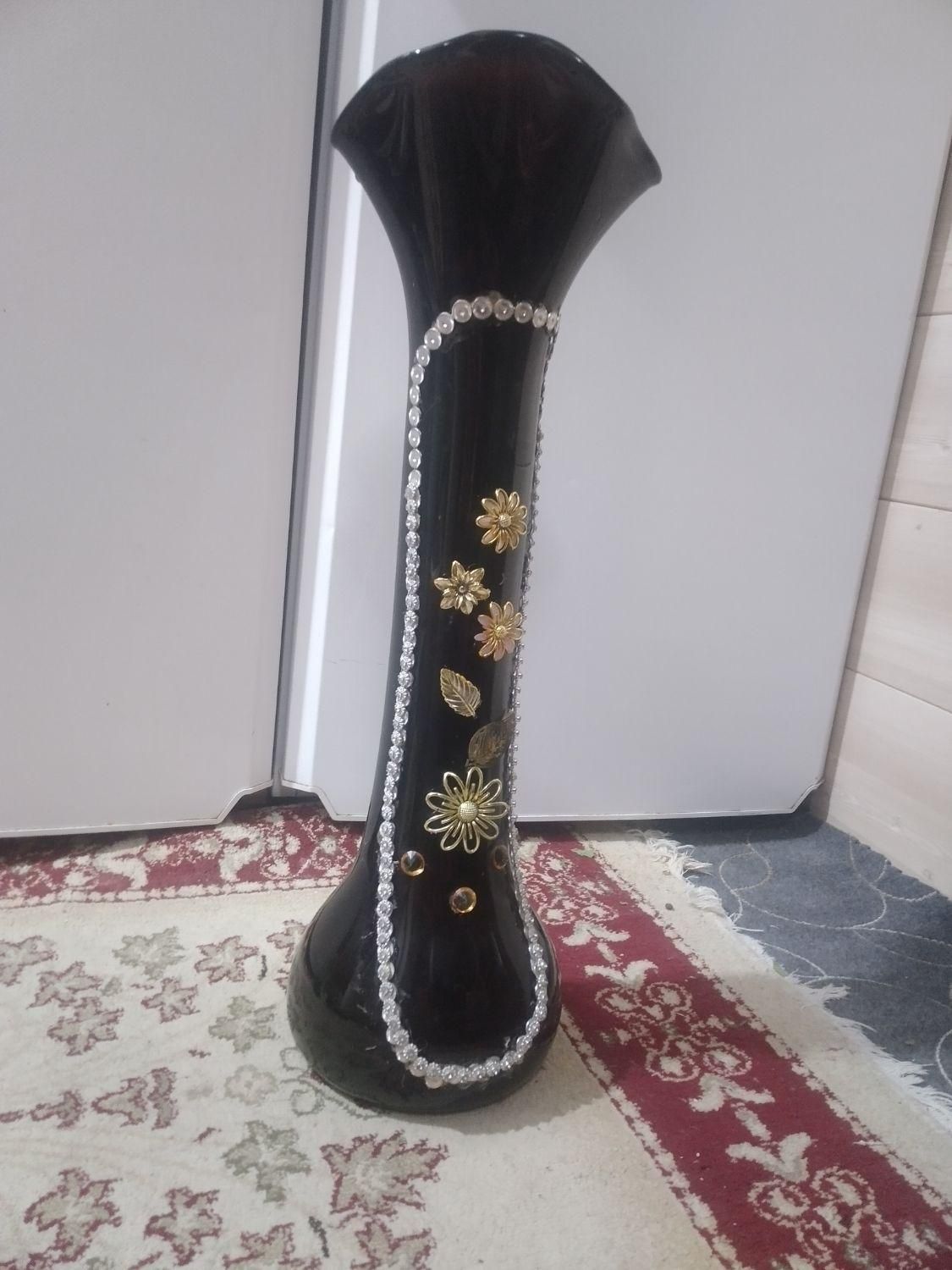 گلدان کنار سالنی شیک|گل مصنوعی|کرج, مصباح|دیوار