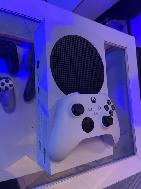 Xbox series s همراه با گارانتی|کنسول، بازی ویدئویی و آنلاین|رشت, معلم|دیوار
