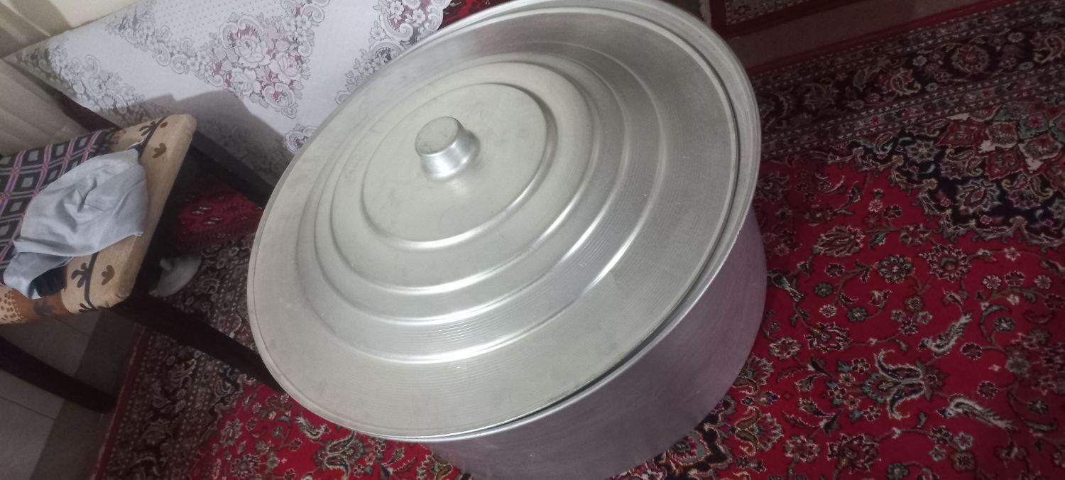 قابلمه بزرگ روحی|ظروف پخت‌وپز|کرج, باغستان|دیوار