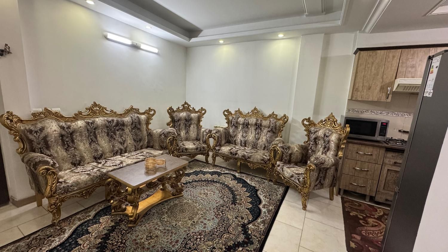فروش مبلمان سلطنتی کارکرده + ناهارخوری ۴ نفر|مبلمان خانگی و میز عسلی|تهران, صاحب الزمان|دیوار