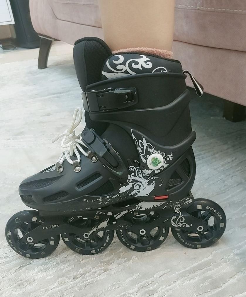 اسکیت Rollerblade همراه با وسایل سایز ۳۸|دوچرخه، اسکیت، اسکوتر|تهران, مهرآباد جنوبی|دیوار