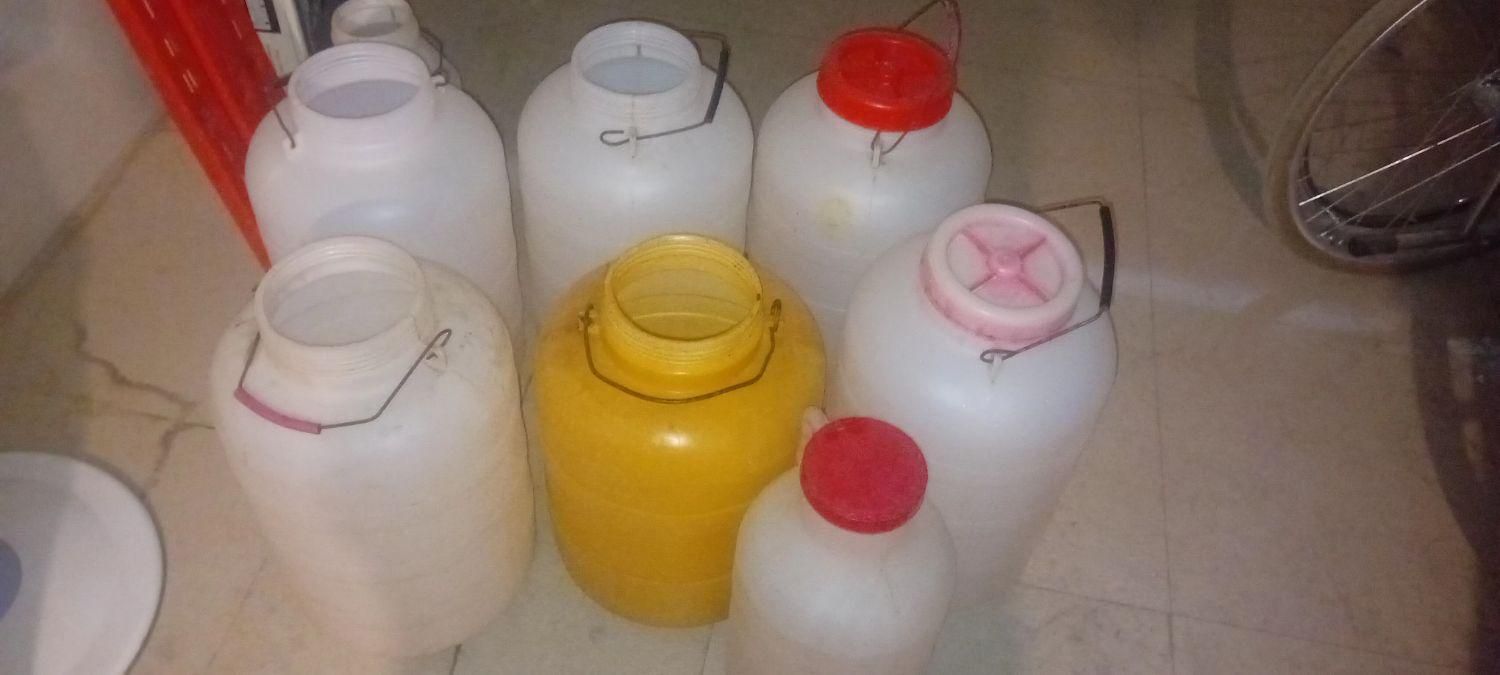 تعدادی ظرف جای عسل .آکبند|ظروف نگهدارنده، پلاستیکی، یک‌بارمصرف|بروجرد, |دیوار