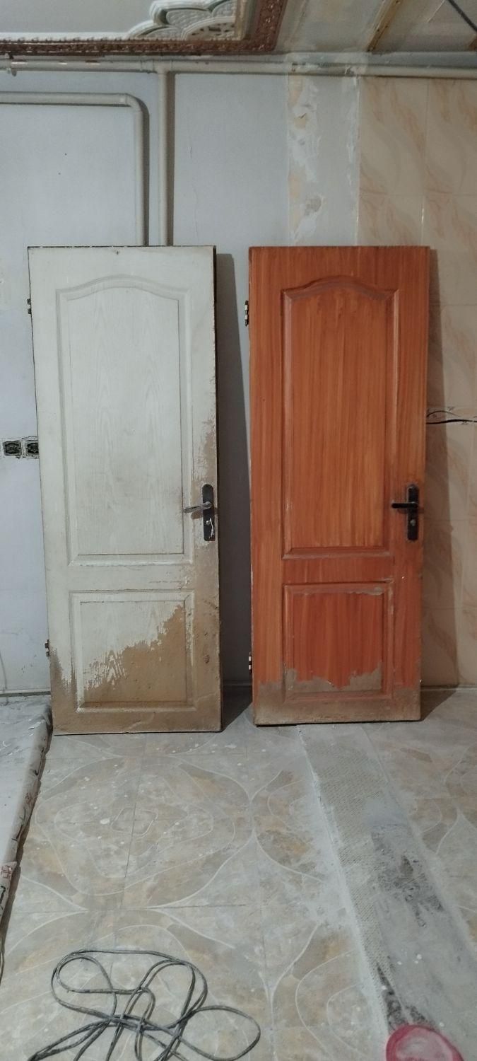دوعدد درب چوبی کار کرده در ابعاد ۸۰ عرض ۱۸۰طول|مصالح و تجهیزات ساختمان|ساوه, |دیوار
