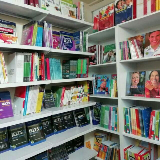 منشی آموزشگاه در قسمت کتابفروشی|استخدام آموزشی|تهران, صادقیه|دیوار