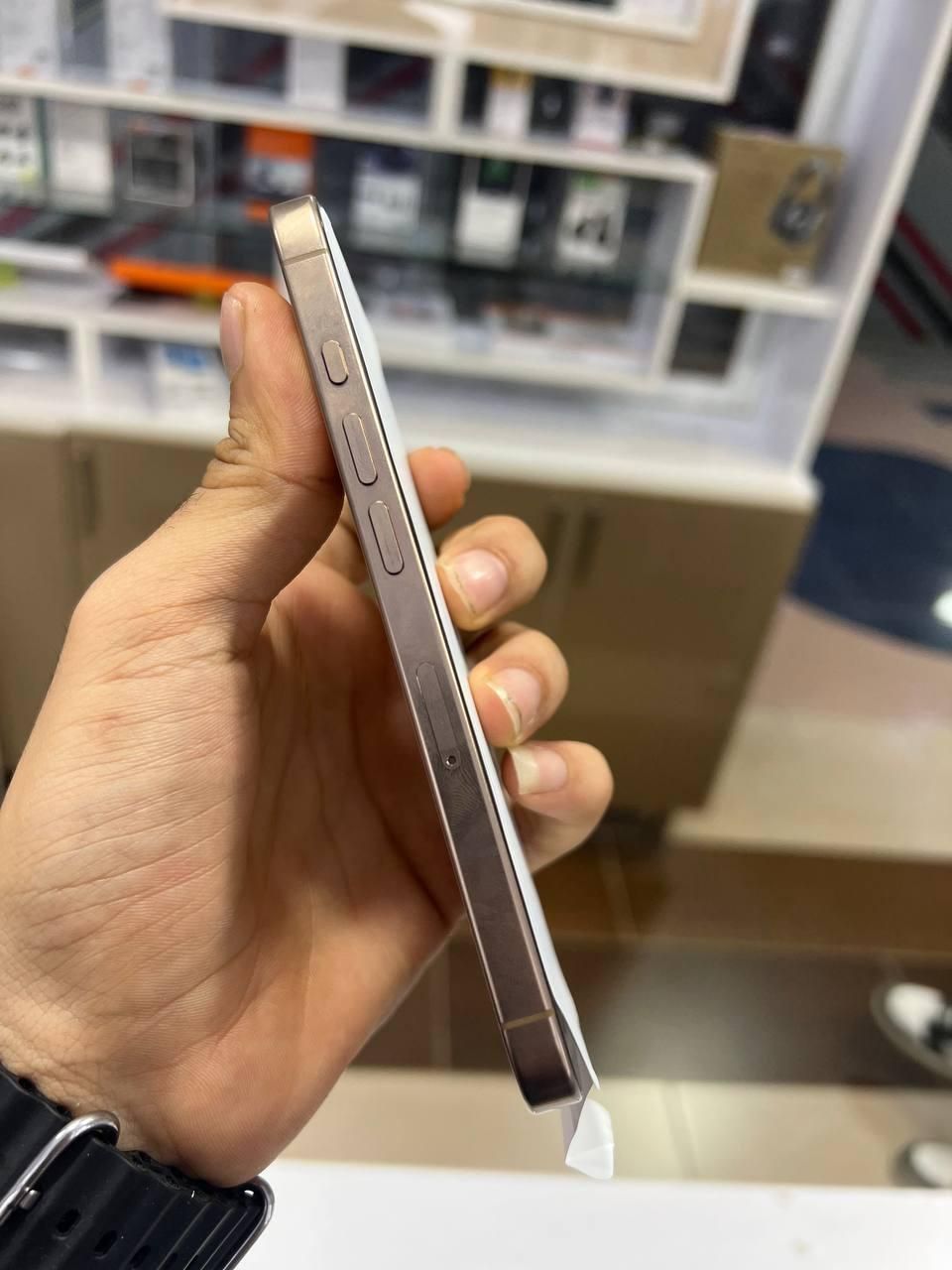 اپل iPhone 16 Pro با حافظهٔ ۲۵۶ گیگابایت|موبایل|کرمانشاه, |دیوار