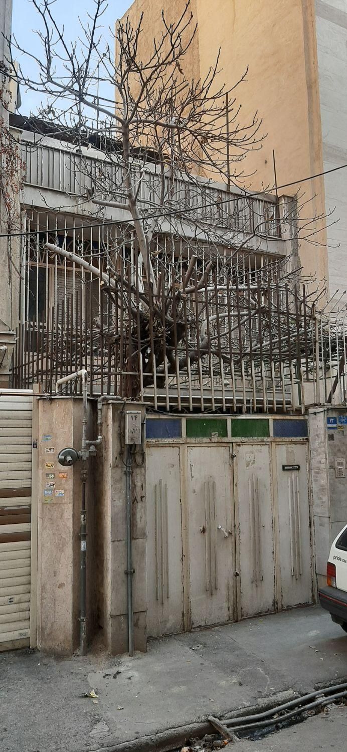 خانه ویلایی حیاطدار دربست دارای دوطبقه و نیم|اجارهٔ خانه و ویلا|تهران, شبیری|دیوار