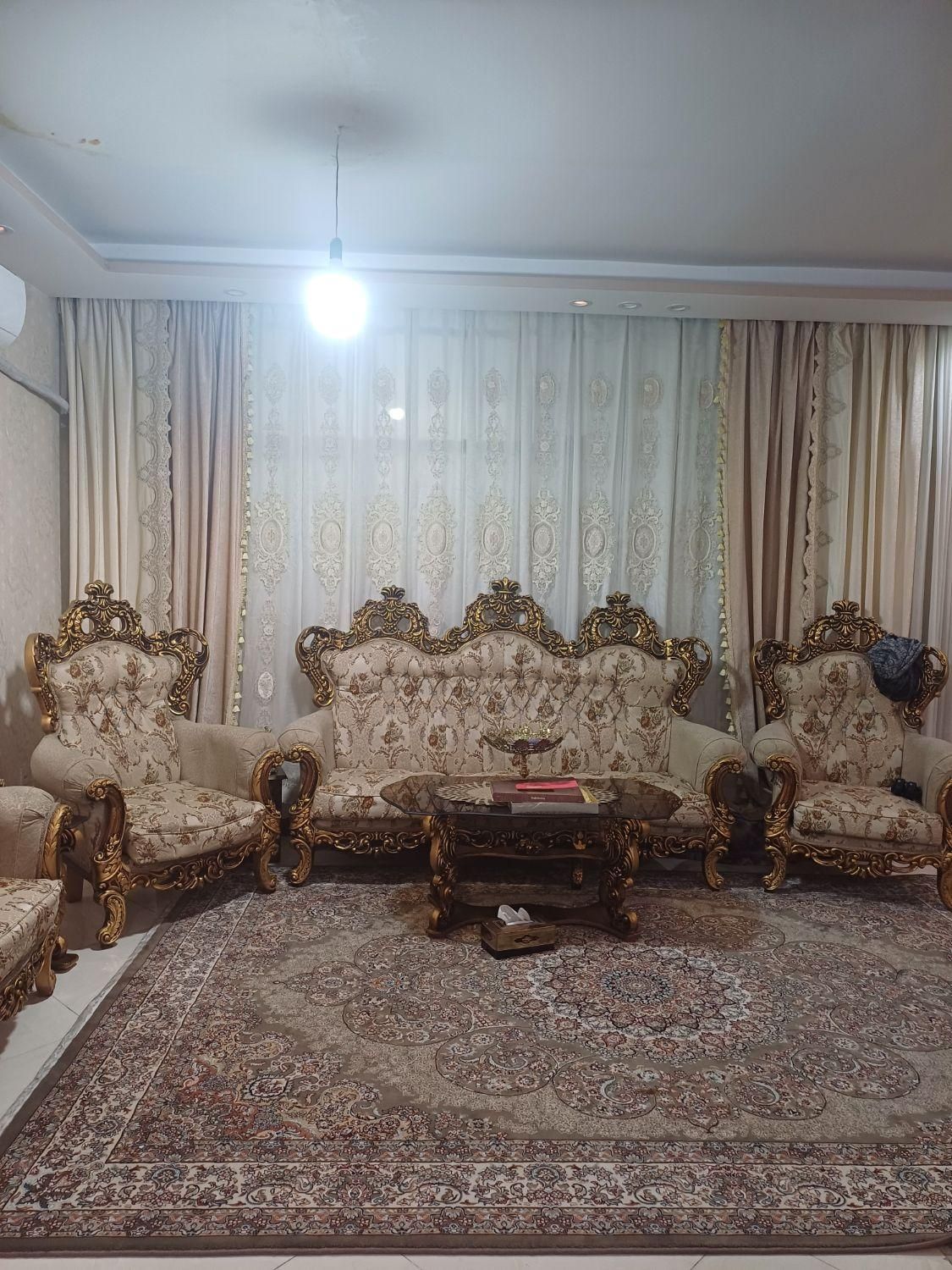 مبلمان ۹‌نفره سلطنتی|مبلمان خانگی و میز عسلی|تهران, امیریه|دیوار