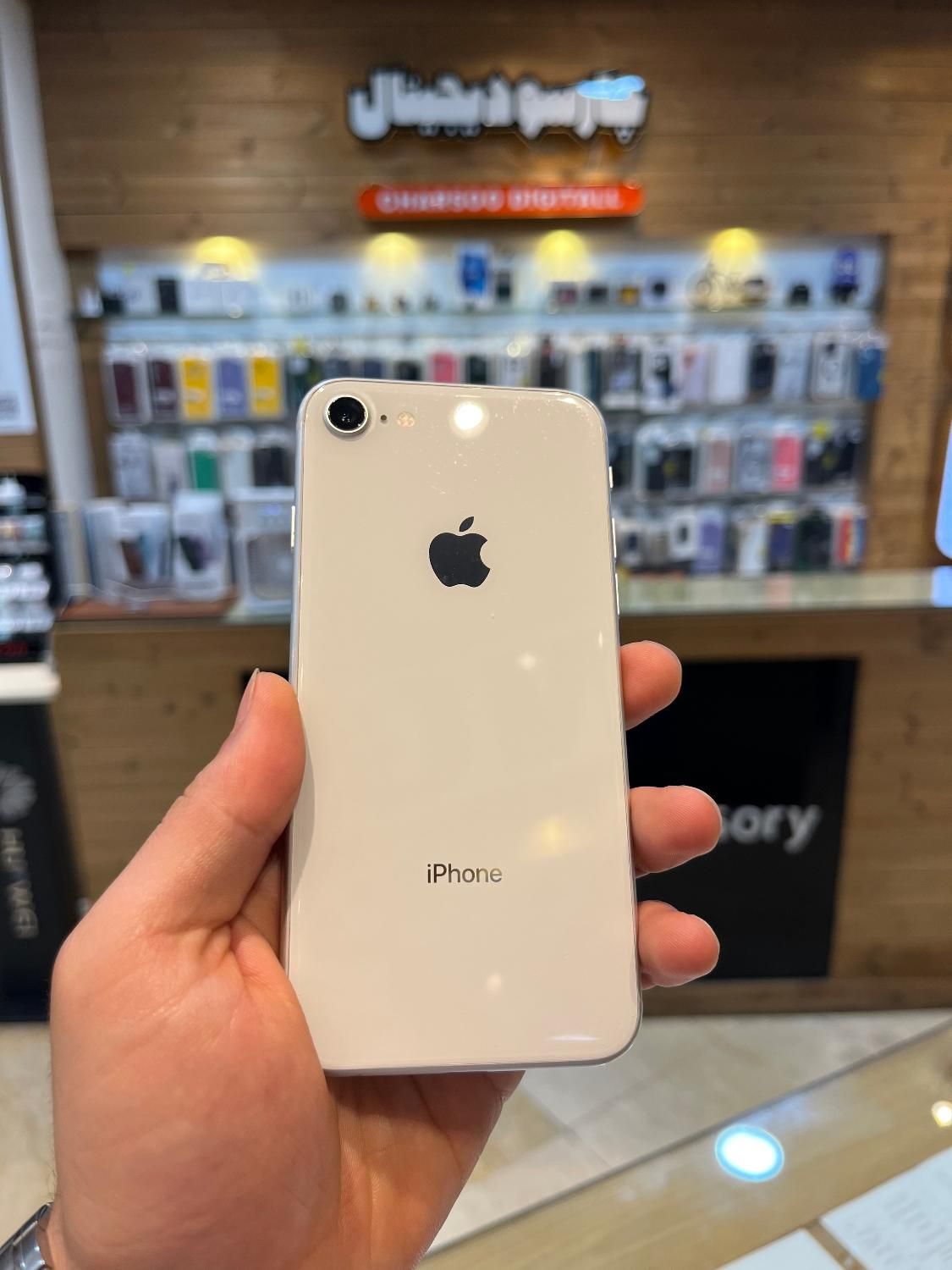 iPhone 8 با حافظه 64 گیگابایت درحد|موبایل|اصفهان, چرخاب|دیوار