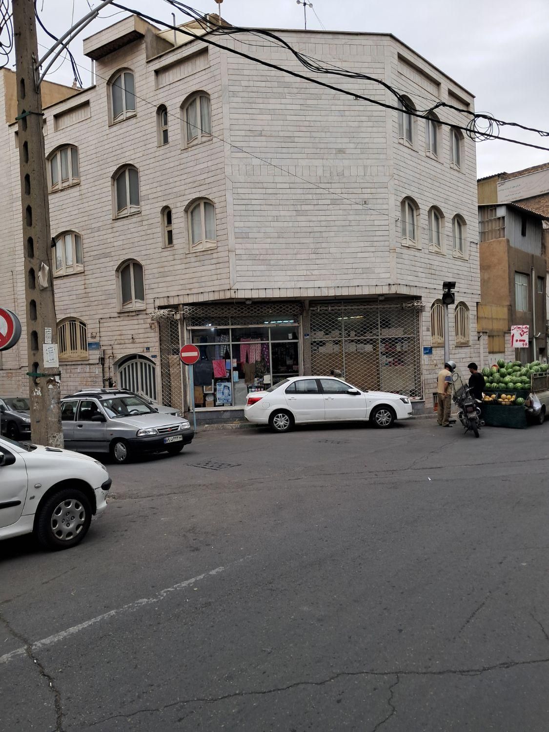 ملک کلنگی و قابل سکونت مناسب سرمایه گذاری|فروش زمین و ملک کلنگی|تهران, صاحب الزمان|دیوار