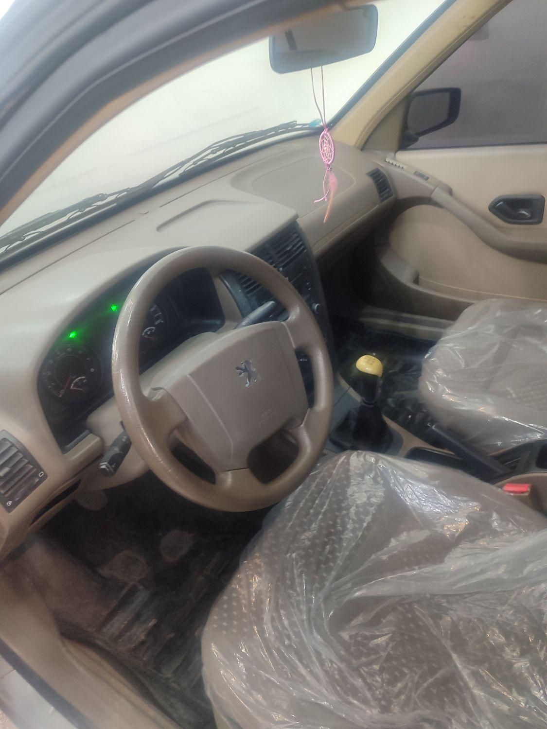 پژو 405 مدل 95 بدون نقطه و آفتاب سوختگی تازه تعمیر|خودرو سواری و وانت|بروجرد, |دیوار