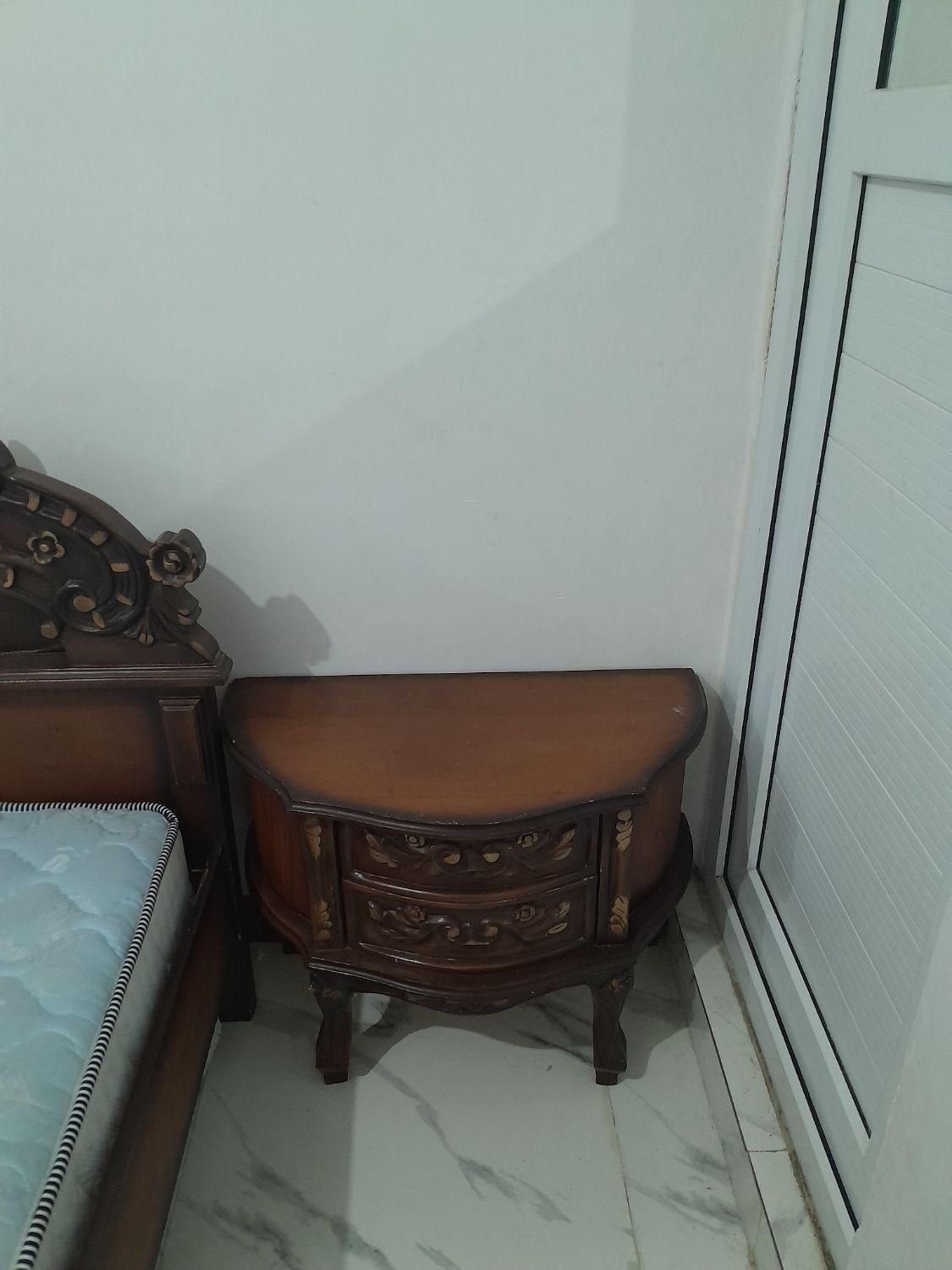 تخت دونفره چوبی|تخت و سرویس خواب|ماهدشت, |دیوار