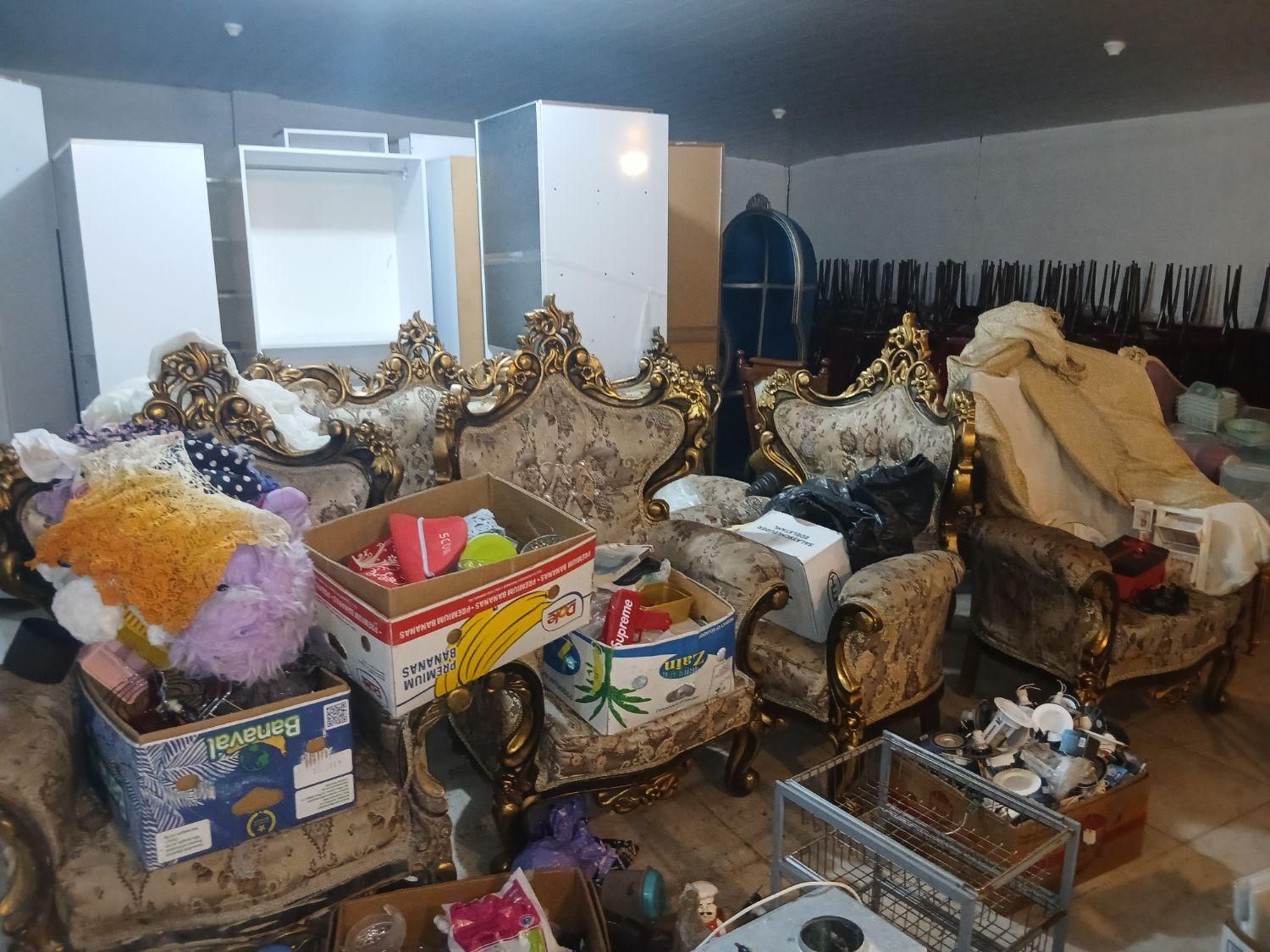 مبل سلطنتی ۷ نفره با ۱ میزبان میز وسط و دوتا عسلی|مبلمان خانگی و میز عسلی|قائم‌شهر, |دیوار