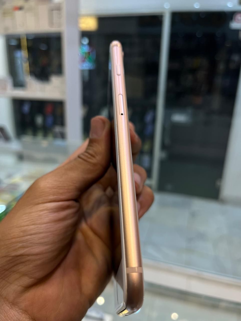 اپل iPhone 8 Plus با حافظهٔ ۶۴ گیگابایت|موبایل|اصفهان, جلفا|دیوار