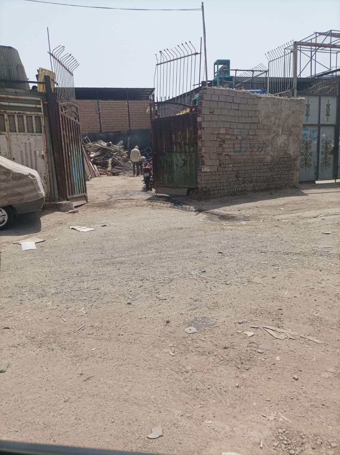 فروش ۲۰۰ متر گاراژ خلازیر جنوبی  سه راه کوچه آزادی|فروش دفتر صنعتی، کشاورزی، تجاری|تهران, شهرک ابوذر|دیوار