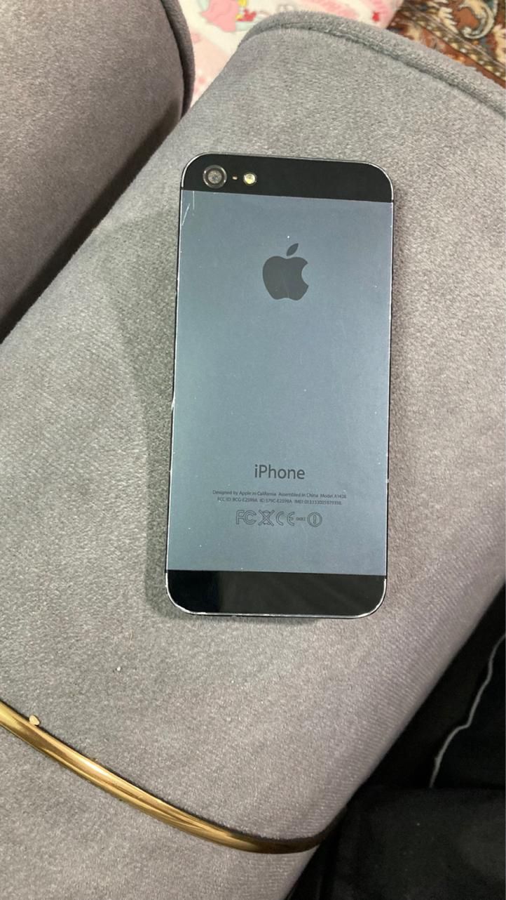 اپل iPhone 5 با حافظهٔ ۱۶ گیگابایت|موبایل|همدان, |دیوار