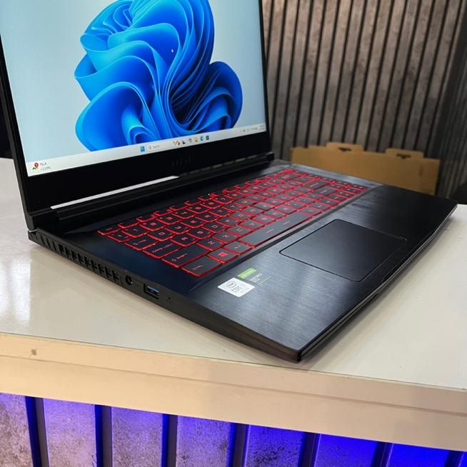 لپتاپ MSIگیمینگ core i7 گرافیکGTX Tiنسل۱۰ باجعبه|رایانه همراه|تهران, میرداماد|دیوار