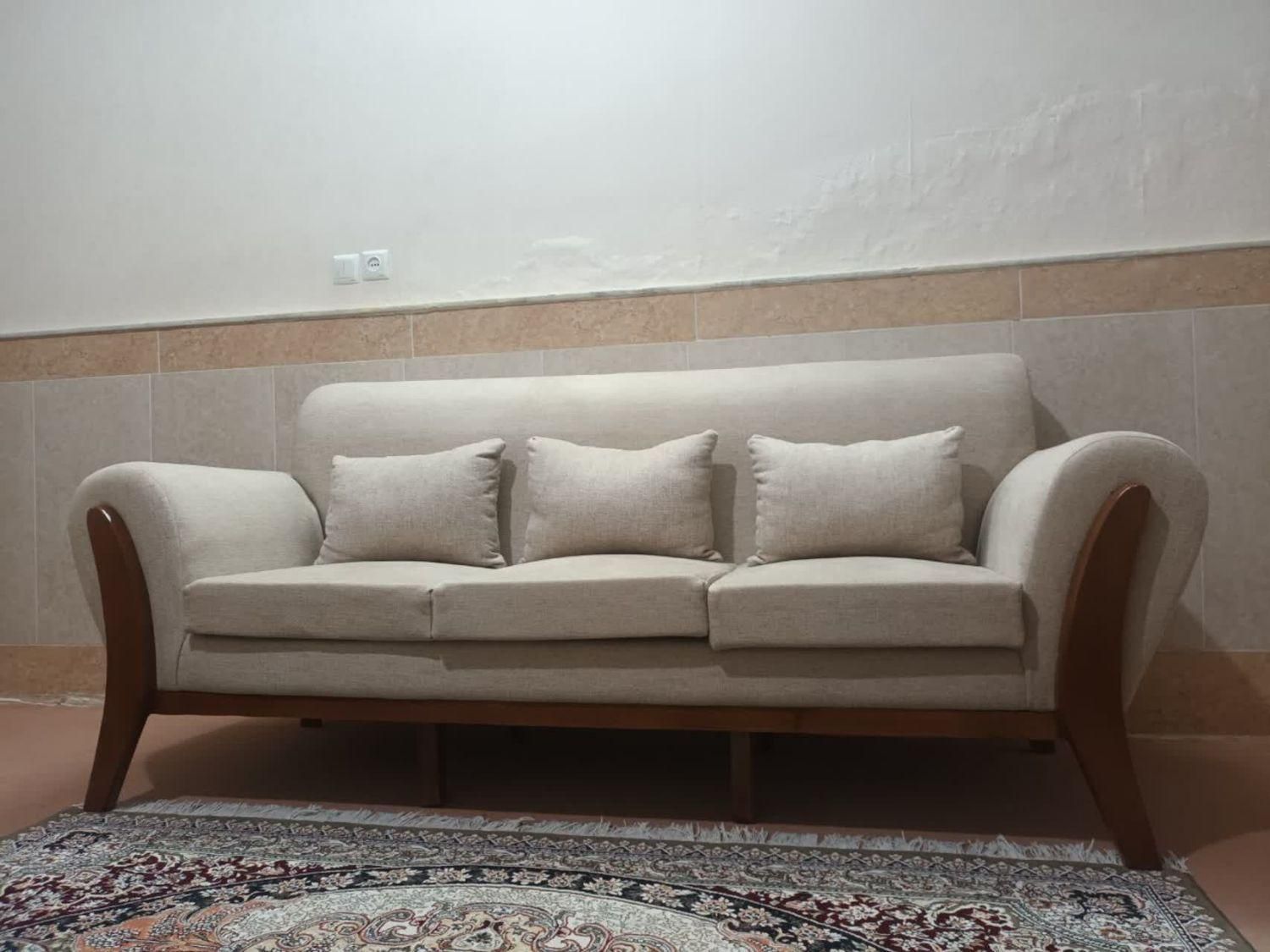 مبل ۸ نفره سالم و نو|مبلمان خانگی و میز عسلی|قم, آزادگان|دیوار