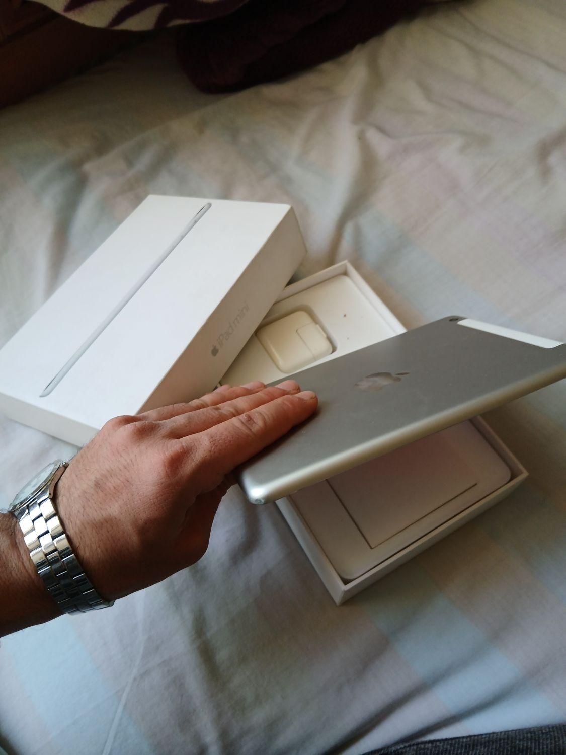 تبلت ایپد مینی ۴ اپل ipad mini ۶۴ گیگ سیمکارتخور|تبلت|تهران, میدان انقلاب|دیوار