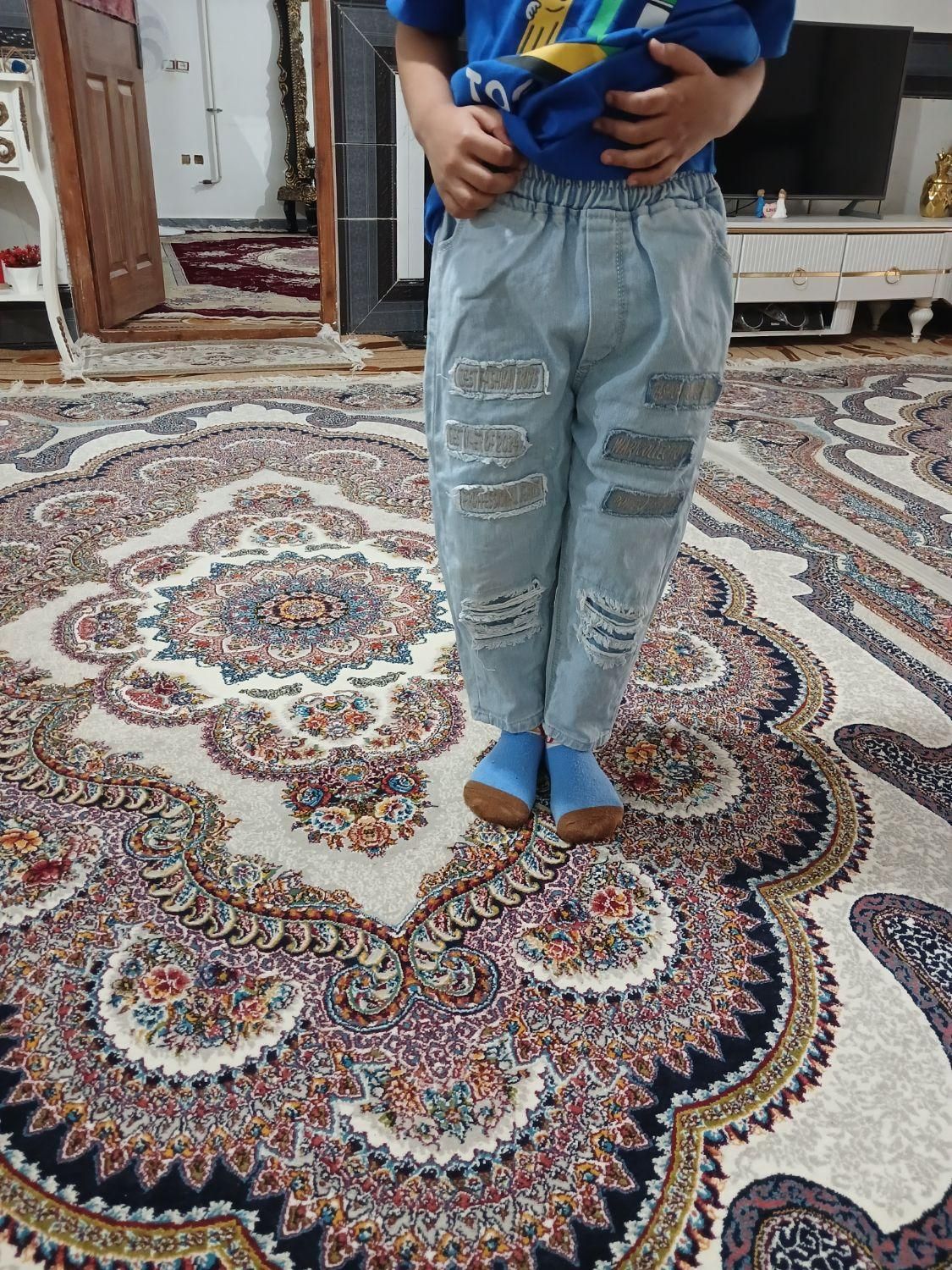 بچگونه|کفش و لباس بچه|کلاله, |دیوار