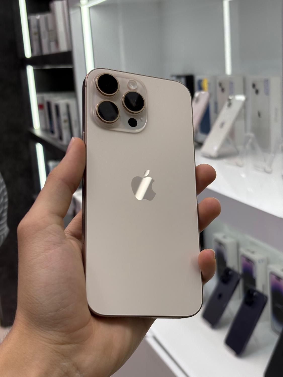 اپل iPhone 16 Pro با حافظهٔ ۲۵۶ دیزرت باطری۱۰۰|موبایل|اصفهان, مفتح|دیوار