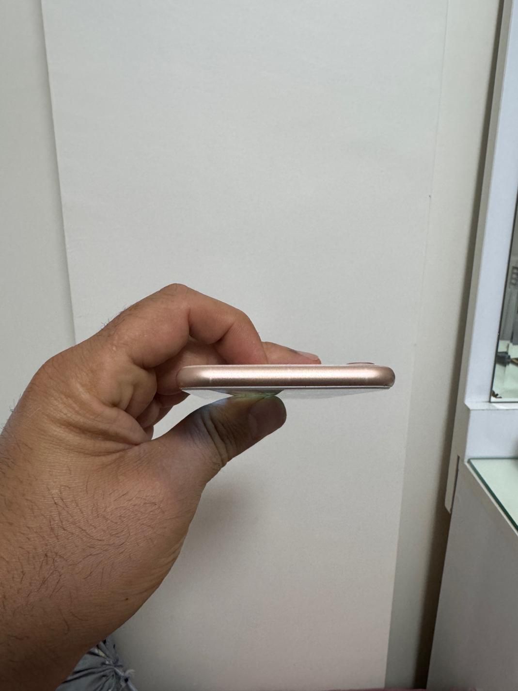 اپل iPhone 8 با حافظهٔ ۶۴ گیگابایت|موبایل|تهران, پیروزی|دیوار