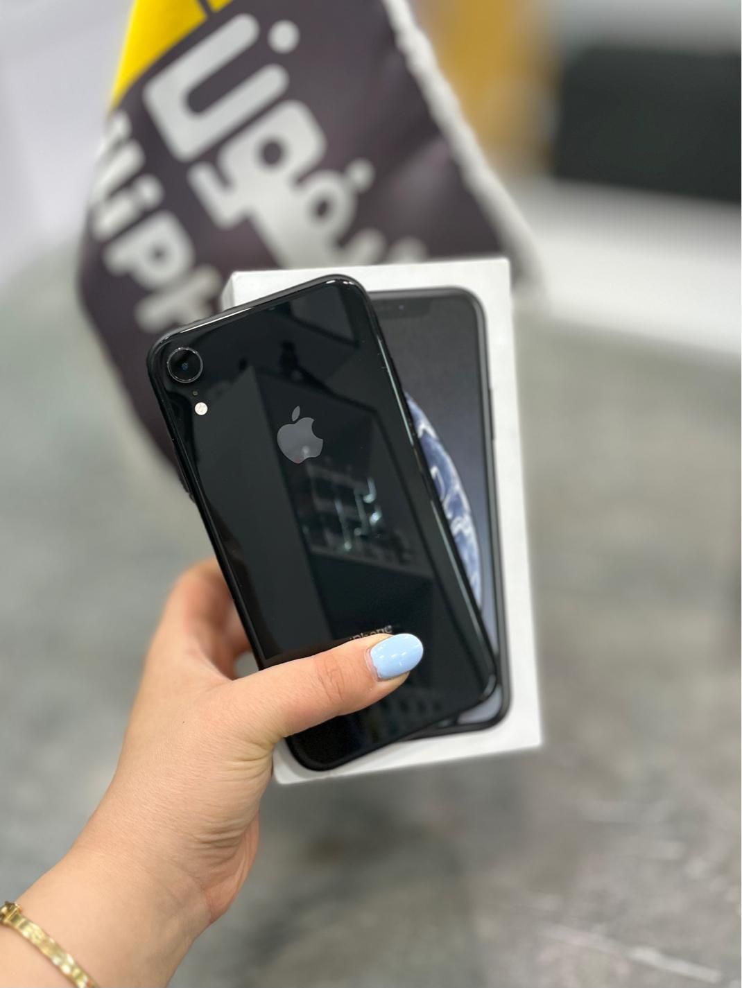 اپل iPhone XR با حافظهٔ ۶۴ گیگابایت|موبایل|کرج, درختی|دیوار