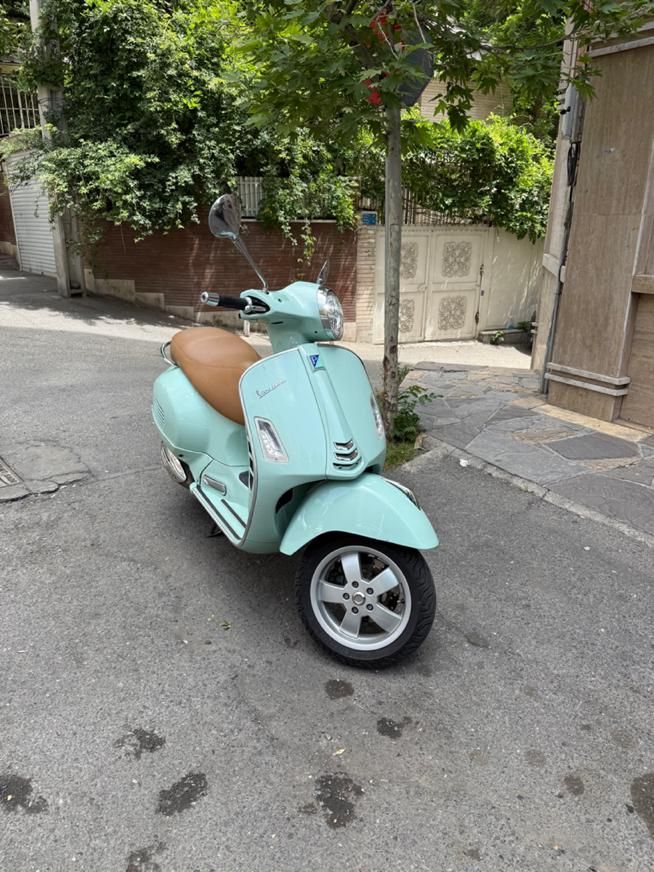 وسپا اچ پی ۳۰۰ vespa HP. GTS|موتورسیکلت|تهران, نیاوران|دیوار
