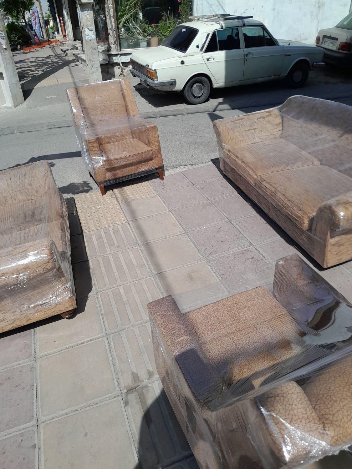 مبلمان نو کفی نمایشگاهی تک دست|مبلمان خانگی و میز عسلی|تهران, شهرک دانشگاه تهران|دیوار