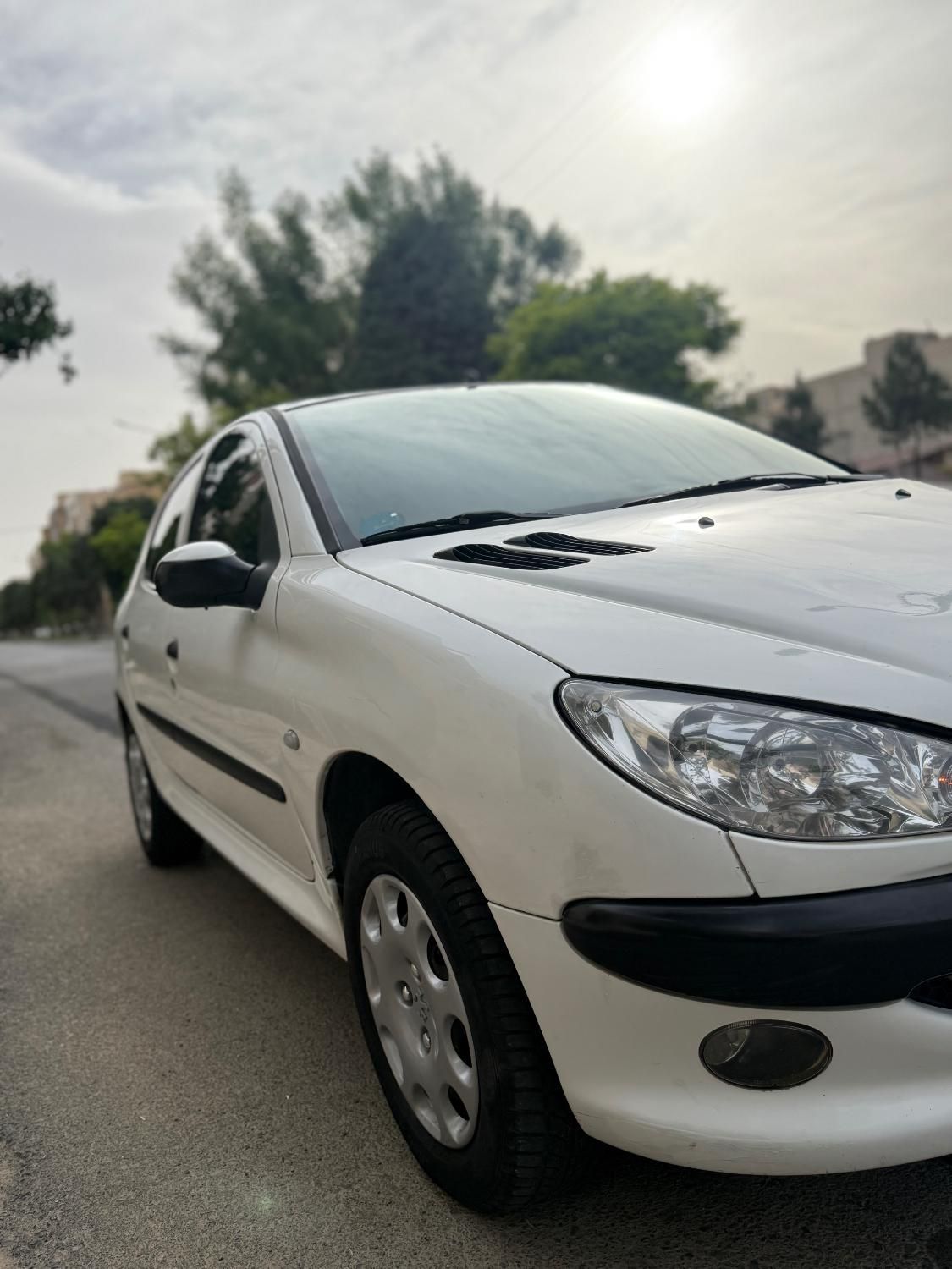 پژو 206 تیپ ۶ اتوماتیک سفید مدل آخر۱۳۹۰ درحد|خودرو سواری و وانت|تهران, تهران‌سر|دیوار