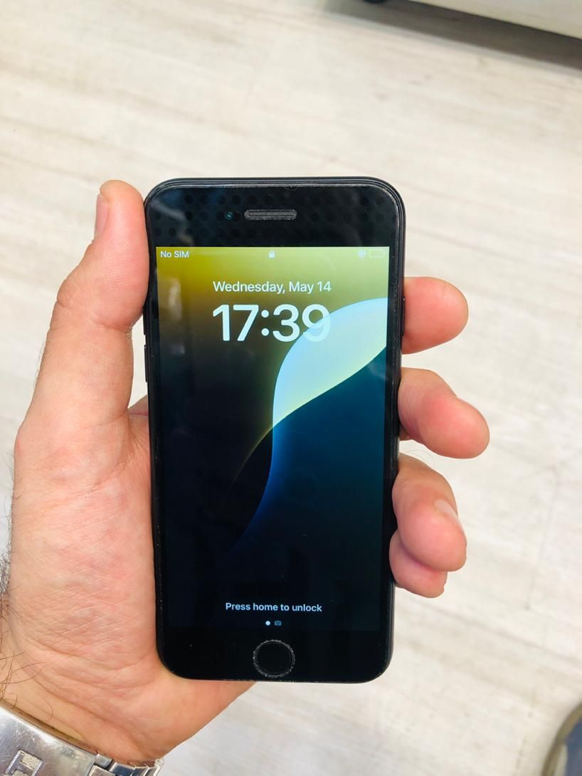 اپل iPhone SE (2020) با حافظهٔ ۱۲۸ گیگابایت|موبایل|تهران, امام حسین(ع)|دیوار