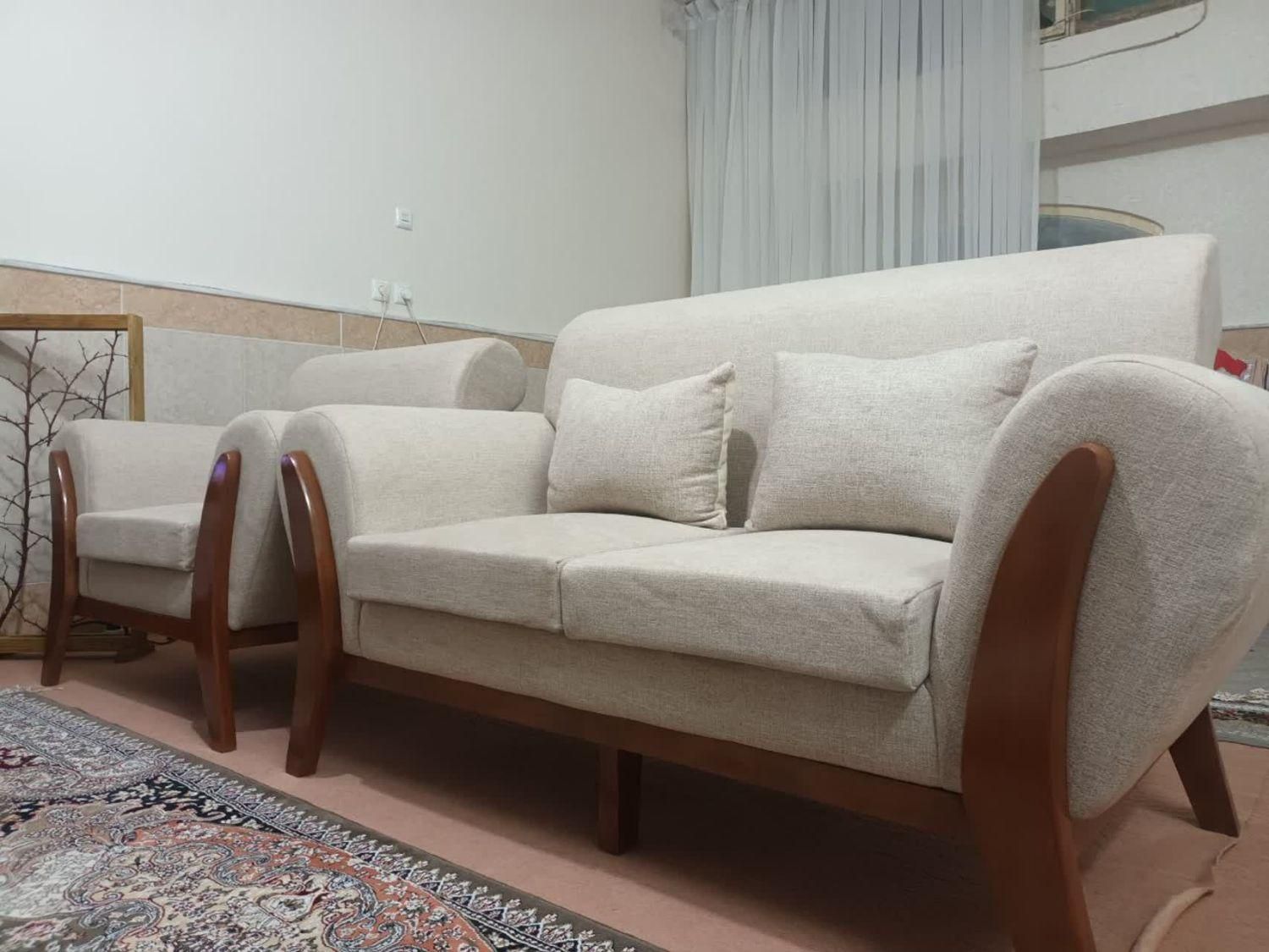 مبل ۸ نفره سالم و نو|مبلمان خانگی و میز عسلی|قم, آزادگان|دیوار