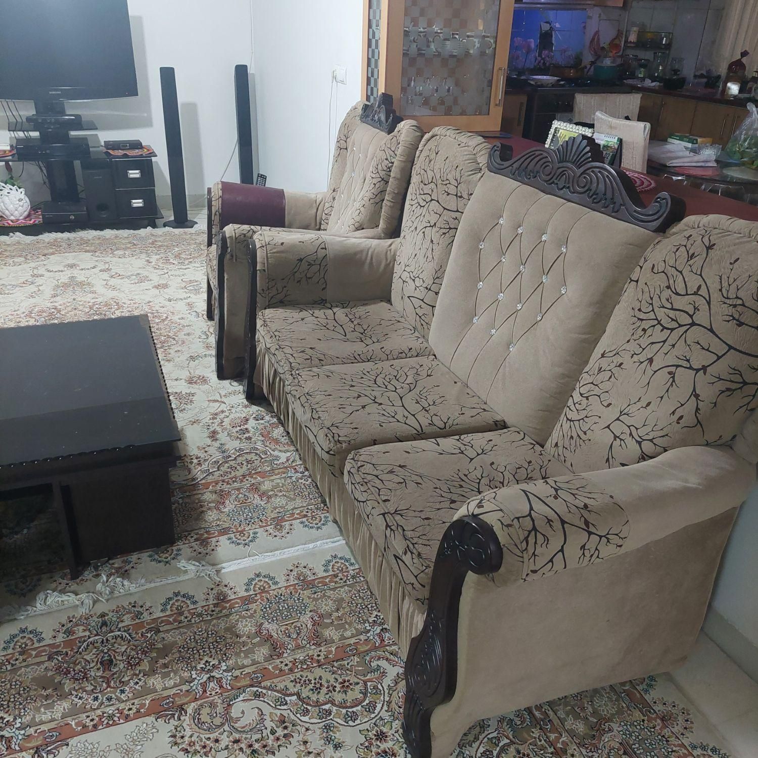 مبل راحتی با جلو مبلی و ۴تا میز عسلی|مبلمان خانگی و میز عسلی|تهران, قصر فیروزه ۱|دیوار