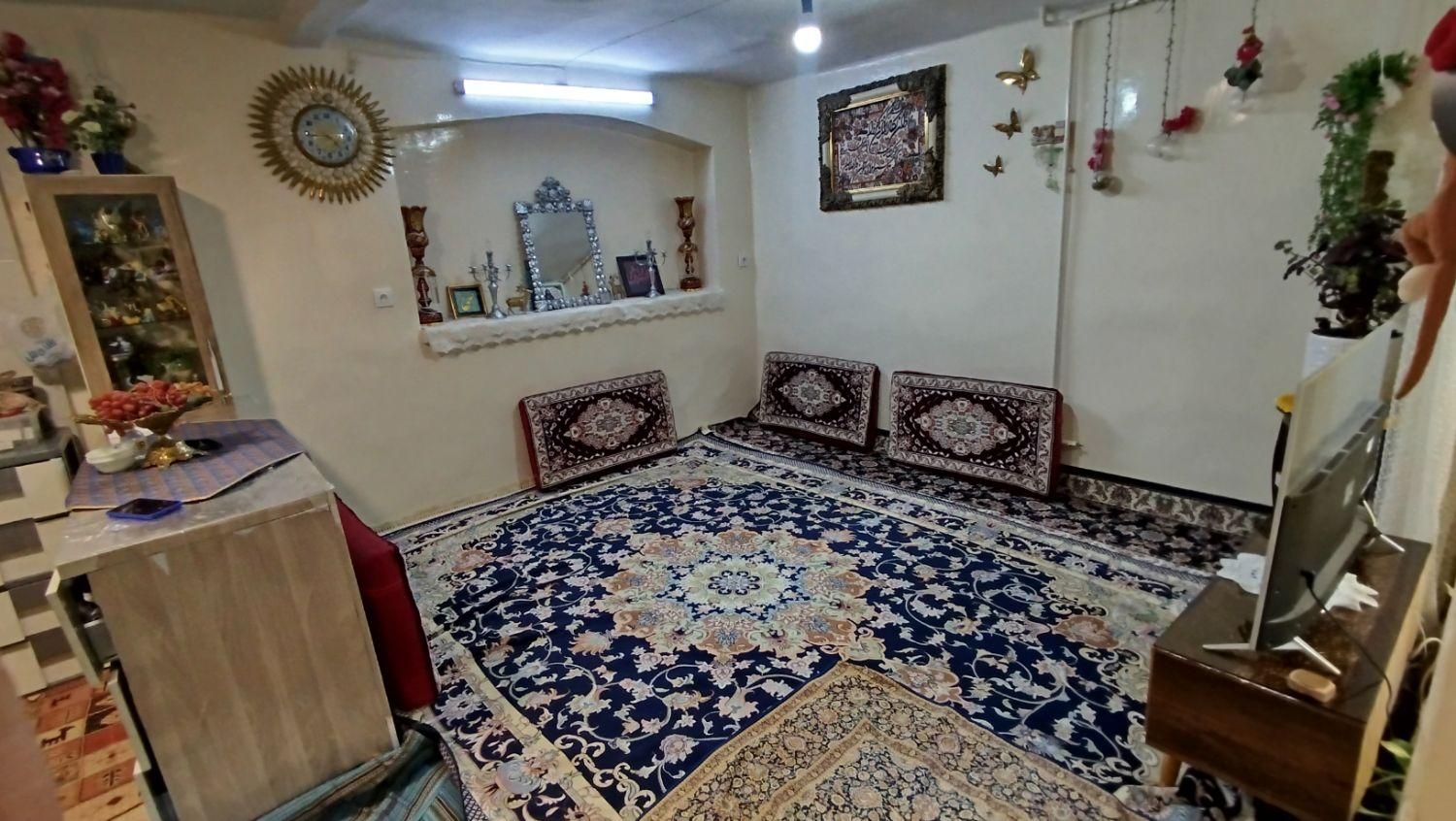 خانه حیاط دار (ویلایی)|فروش خانه و ویلا|تهران, بیسیم|دیوار
