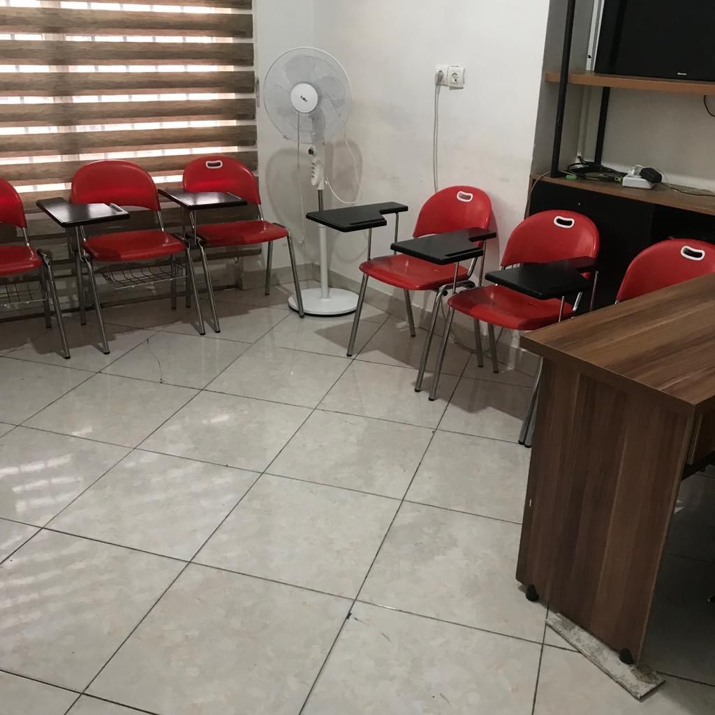 اجاره کلاس آموزشی ساعتی|اجارهٔ کوتاه‌مدت دفتر کار و فضای آموزشی|تهران, میدان انقلاب|دیوار