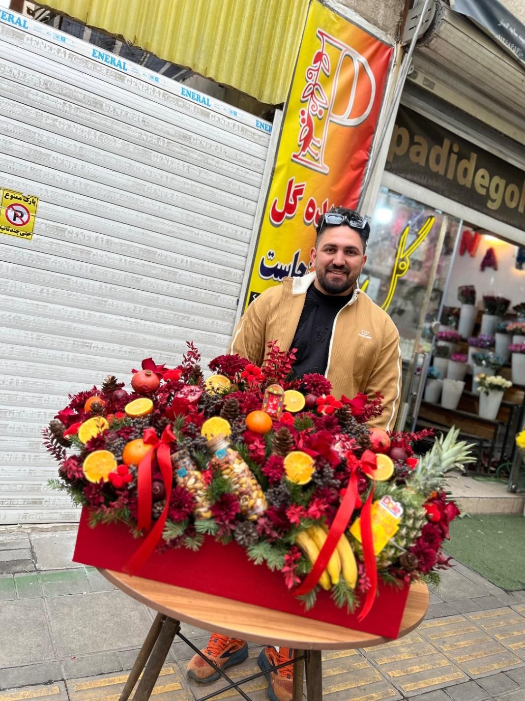 کارگر ماهر یا ساده جهت کار در گلفروشی|استخدام خدمات فروشگاه و رستوران|تهران, نازی‌آباد|دیوار