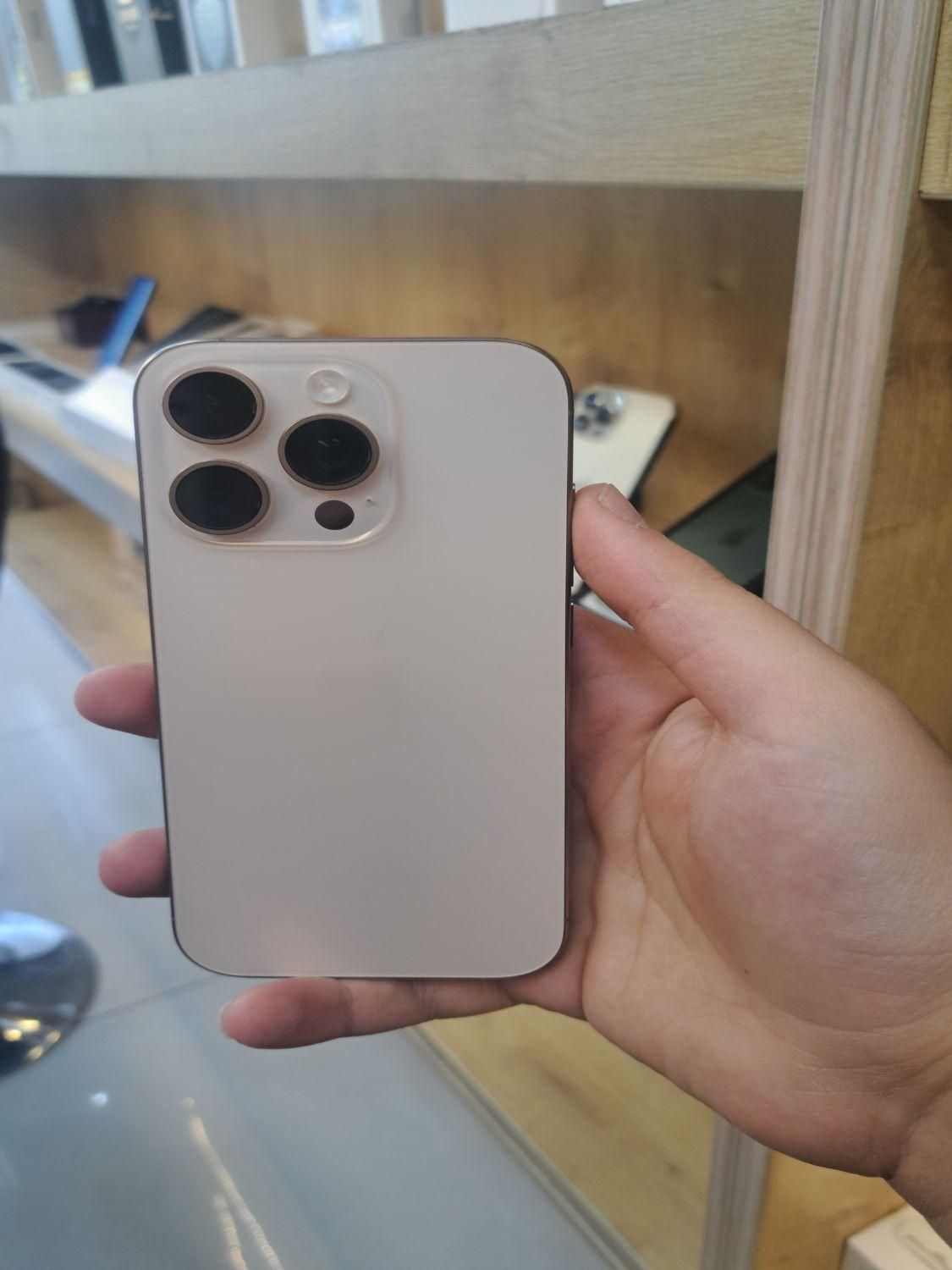 اپل iPhone 16 Pro با حافظهٔ ۲۵۶ گیگابایت|موبایل|اصفهان, احمدآباد|دیوار