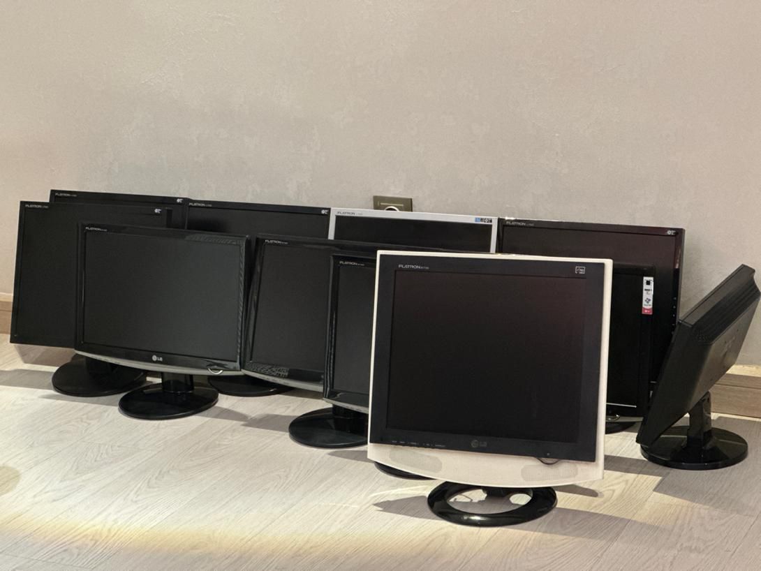 مانیتور LG و Samsung بسیار تمیز17 اینچ|قطعات و لوازم جانبی رایانه|تهران, ونک|دیوار