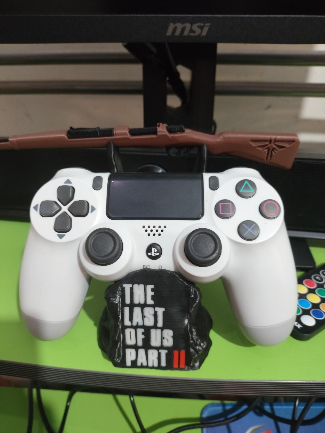 دسته Ps4 همراه با پایه last of us 2|کنسول، بازی ویدئویی و آنلاین|تهران, استاد معین|دیوار