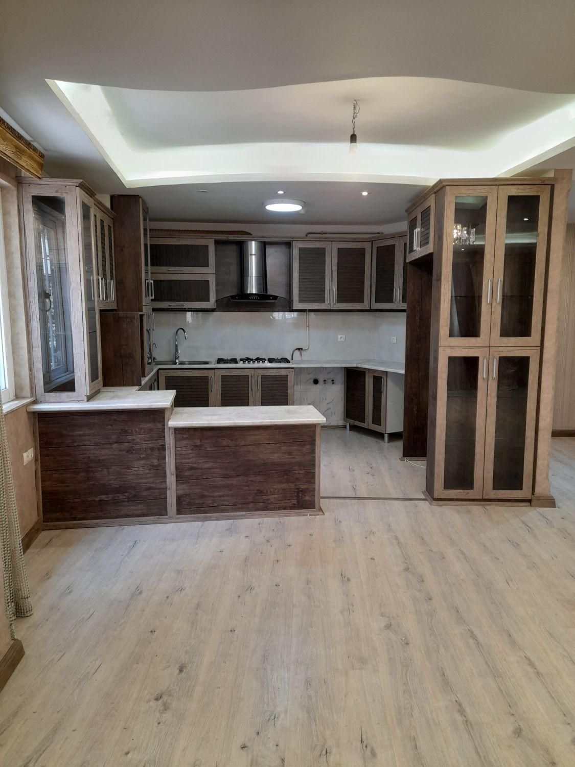 ۱۴۰متری/۳خواب/اسانسور/پارک اختصاصی/معلم فاز یک|فروش آپارتمان|رشت, معلم|دیوار