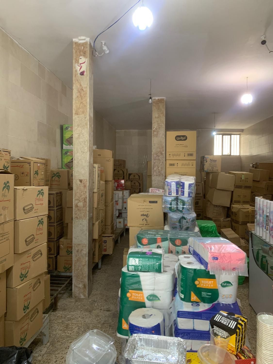 به یک فروشنده جهت کار در فروشگاه نیازمندیم|استخدام خدمات فروشگاه و رستوران|کرمانشاه, |دیوار