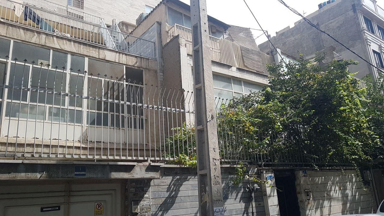 ۳۱۲ متر کلنگی *بر ۲۴* دارای جواز ساخت ، قابل سکونت|فروش زمین و ملک کلنگی|تهران, جی|دیوار